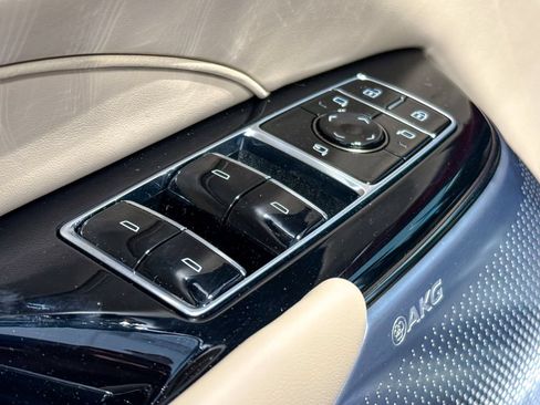 New 2026 Cadillac Lyriq Signature Sport w/ LPO, Bronce Accent Package AWD/4WD image 17