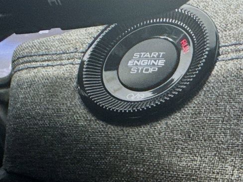 Used 2025 Jeep Compass Latitude image 18