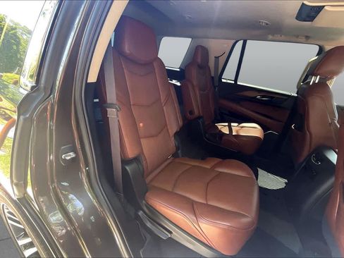 Used 2020 Cadillac Escalade Premium Luxury AWD/4WD image 18