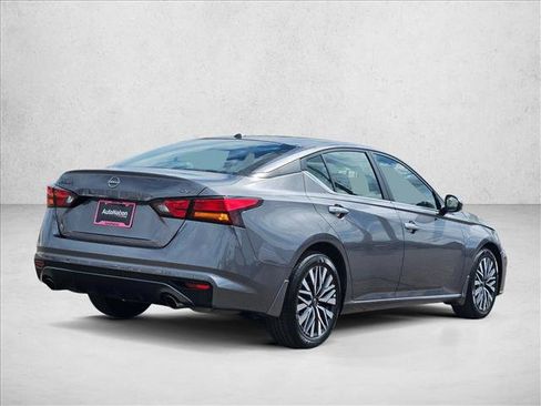 Used 2024 Nissan Altima 2.5 SV w/ SV Premium Package FWD image 5