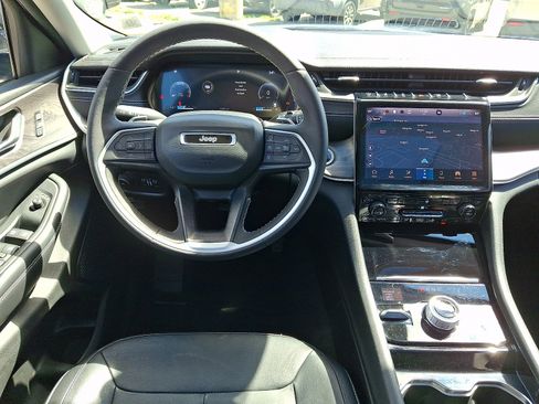 Used 2023 Jeep Grand Cherokee L Limited image 12