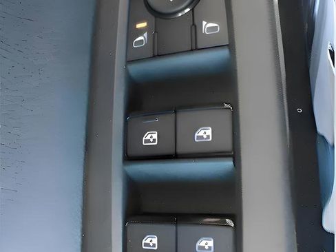 Used 2025 Nissan Pathfinder S FWD image 20