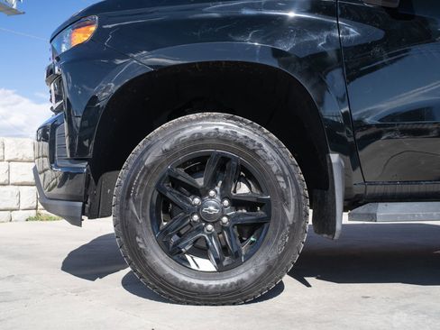 Used 2019 Chevrolet Silverado 1500 Custom Trail Boss AWD/4WD image 4