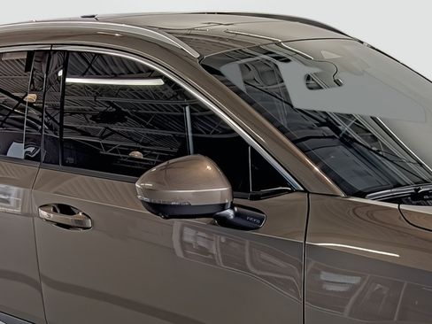 Used 2025 Nissan Kicks SR w/ SR Premium Package FWD image 15