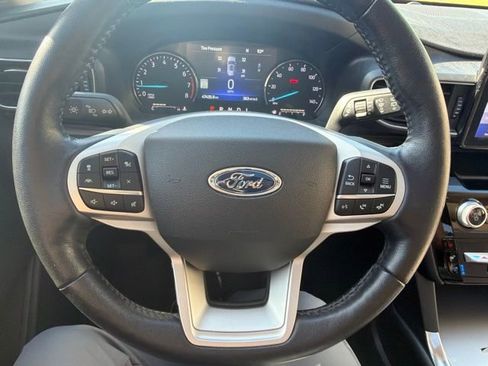 Used 2022 Ford Explorer Limited w/ Equipment Group 301A AWD/4WD image 16
