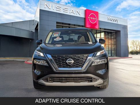 Used 2023 Nissan Rogue SV image 4
