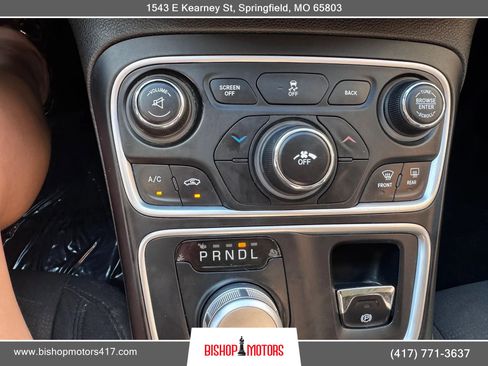 Used 2015 Chrysler 200 Limited w/ Convenience Group image 24