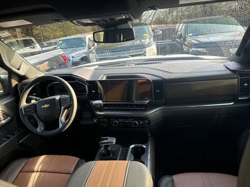 Used 2024 Chevrolet Silverado 1500 High Country w/ High Country Premium Package image 12