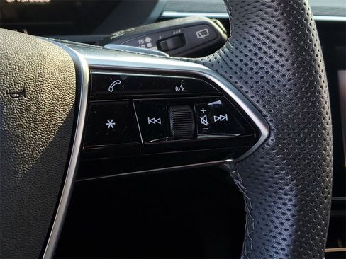 Used 2023 Audi e-tron S Prestige w/ Prestige Package image 9