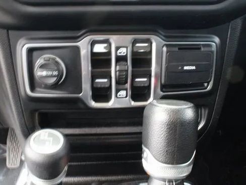 Used 2021 Jeep Gladiator Overland w/ LED Lighting Group image 24