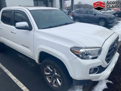 Used 2016 Toyota Tacoma Limited image 1