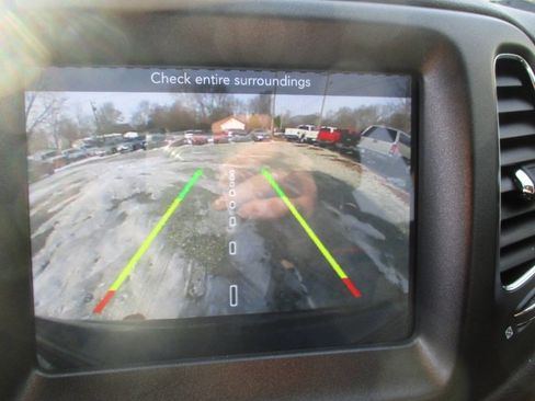 Used 2018 Jeep Compass Trailhawk w/ Cold Weather Group image 11