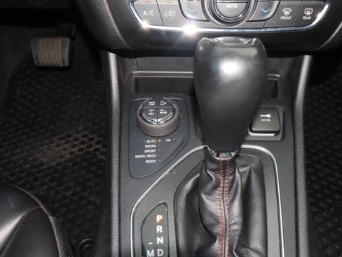 Used 2022 Jeep Cherokee Trailhawk w/ Technology Group B AWD/4WD image 22