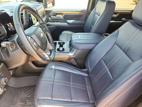 Used 2024 Chevrolet Silverado 2500 High Country AWD/4WD image 9