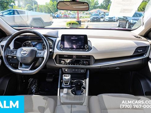 Used 2025 Nissan Rogue SV FWD image 30