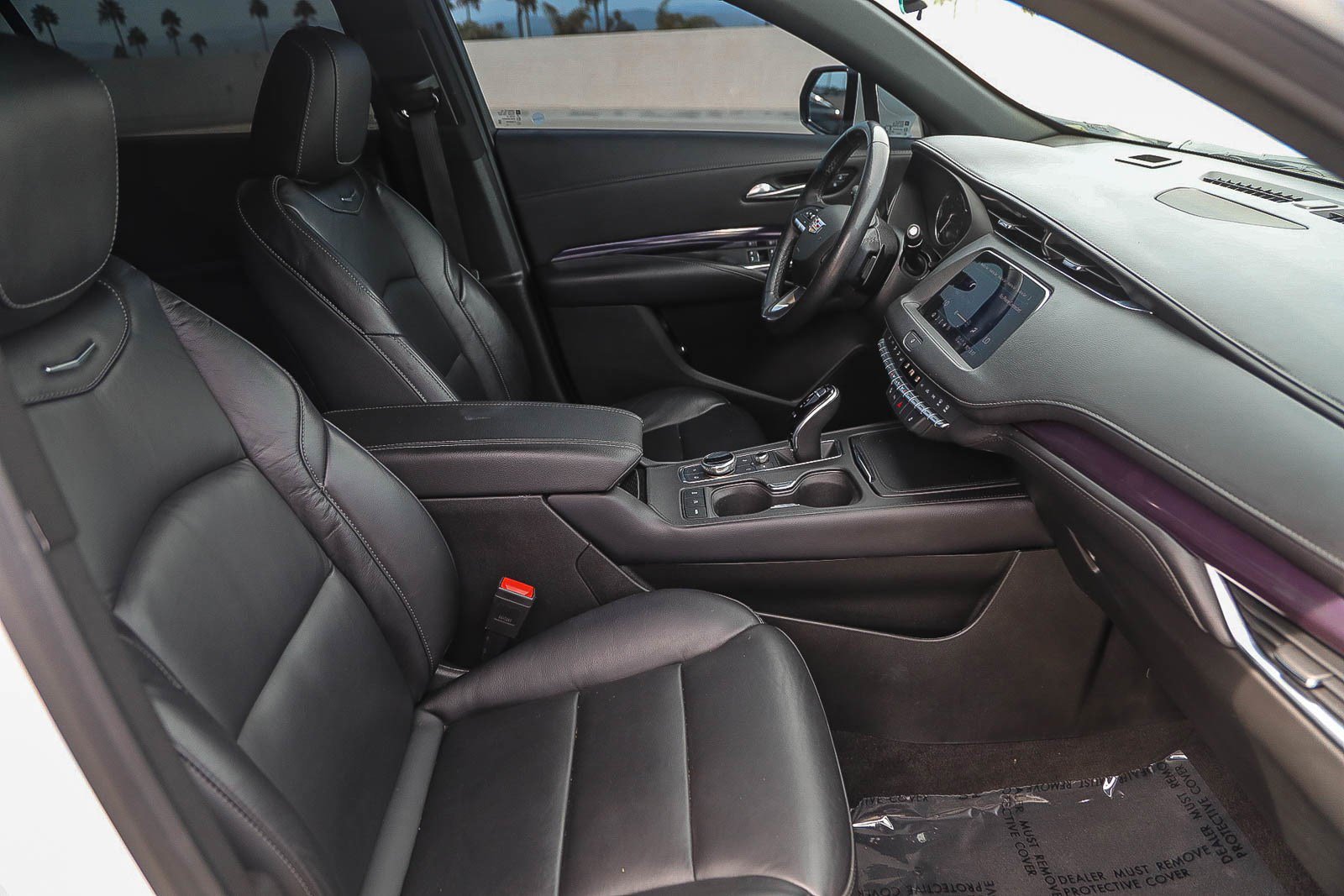 Used 2023 Cadillac XT4 Luxury w/ Cold Weather Package FWD image 16