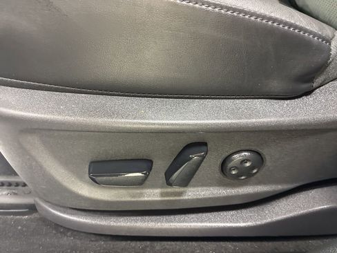 Used 2023 Nissan Ariya FWD image 12