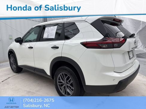 Used 2024 Nissan Rogue S image 5