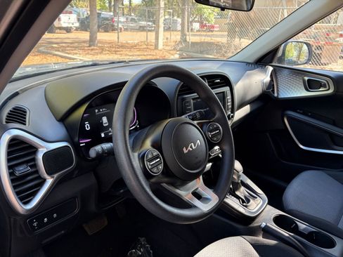 Used 2025 Kia Soul LX w/ LX Technology Package image 29
