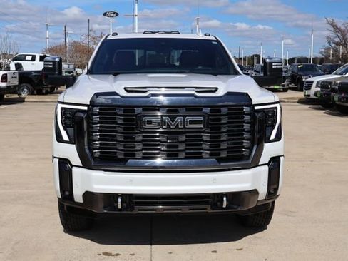 Used 2024 GMC Sierra 2500 Denali Ultimate image 2