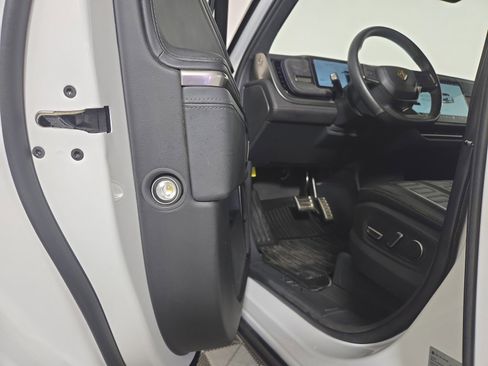 Used 2023 Rivian R1T Launch Edition image 30