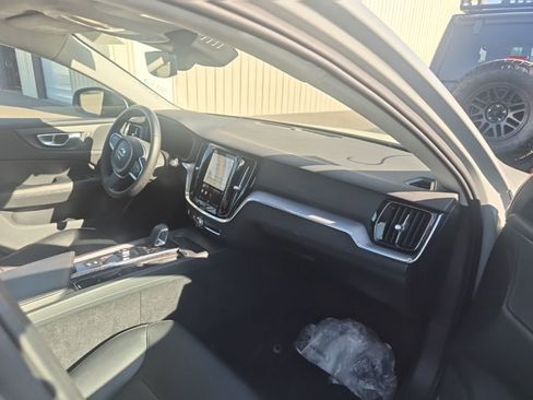 Used 2024 Volvo S60 B5 Core image 7