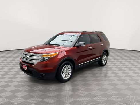 Used 2014 Ford Explorer XLT w/ Equipment Group 202A AWD/4WD image 35