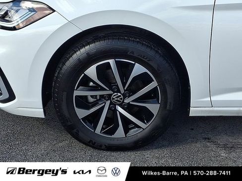 Certified 2025 Volkswagen Jetta S image 9