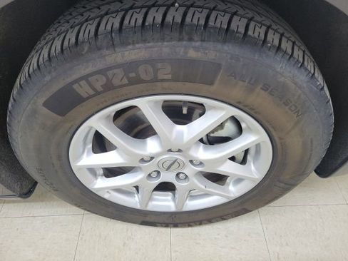 Used 2023 Chrysler Pacifica Touring-L image 4