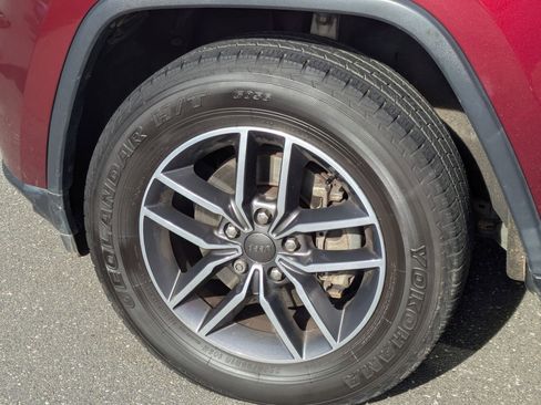 Used 2020 Jeep Grand Cherokee Limited w/ Trailer Tow Group IV image 28