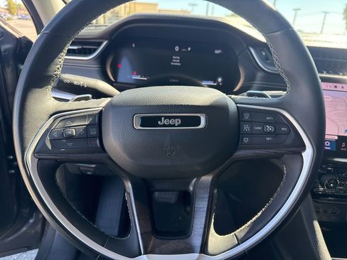 Used 2023 Jeep Grand Cherokee Limited image 13