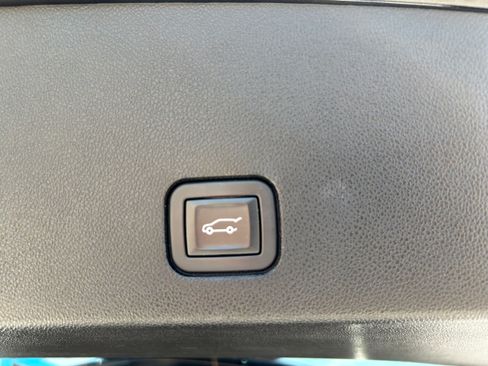 Used 2021 Cadillac XT6 Premium Luxury image 11