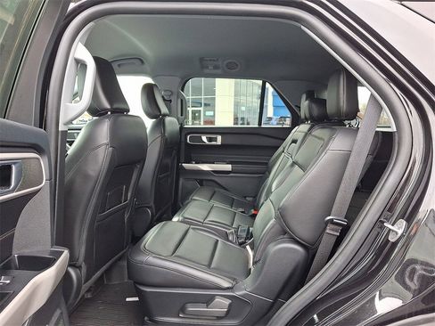Used 2022 Ford Explorer XLT w/ Equipment Group 202A image 13