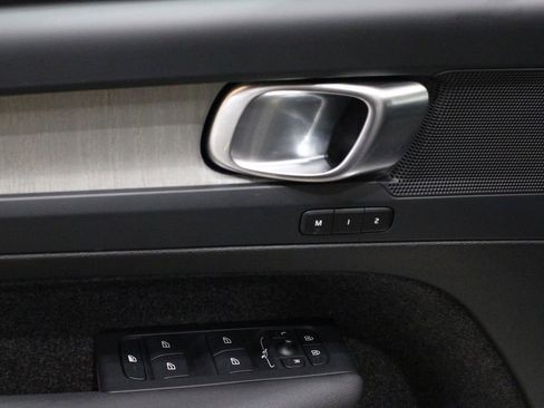 Used 2025 Volvo XC40 B5 Plus image 21