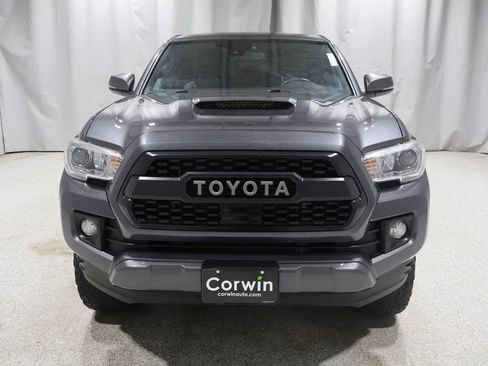 Used 2018 Toyota Tacoma TRD Sport AWD/4WD image 8