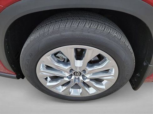 Used 2026 Toyota Highlander Limited AWD/4WD image 9