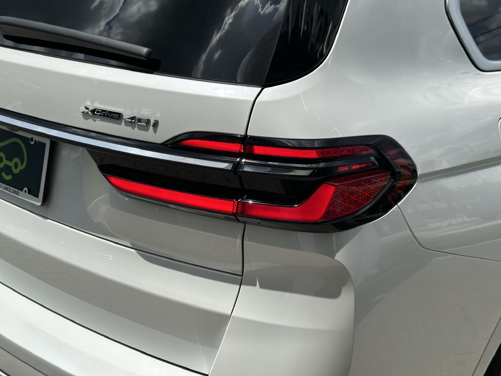 Used 2024 BMW X7 xDrive40i AWD/4WD image 11
