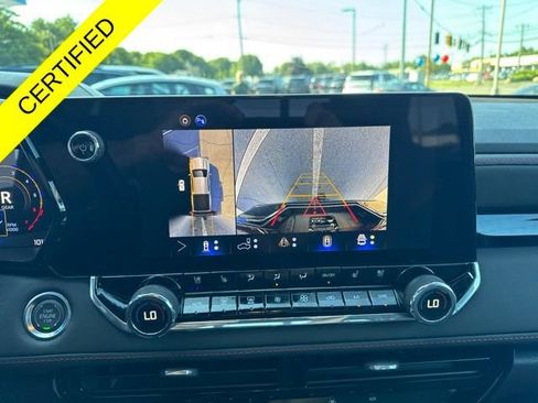 Used 2026 Chevrolet Colorado Z71 w/ Technology Package AWD/4WD image 2