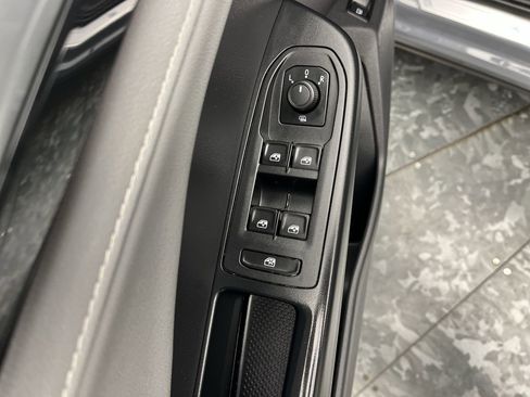 Used 2022 Volkswagen Taos SEL image 9