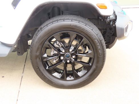 Used 2024 Jeep Wrangler Sahara w/ Safety Group image 9