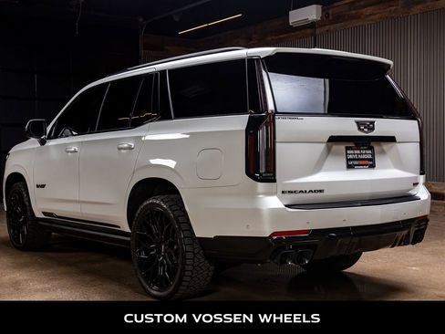 Used 2025 Cadillac Escalade V w/ LPO, ONYX Package image 6