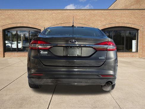 Used 2018 Ford Fusion SE w/ Fusion SE Technology Package image 4