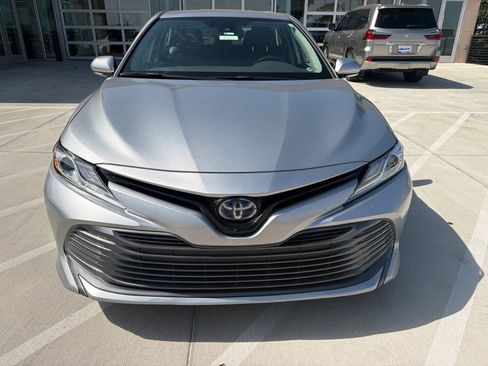 Used 2020 Toyota Camry XLE FWD image 2