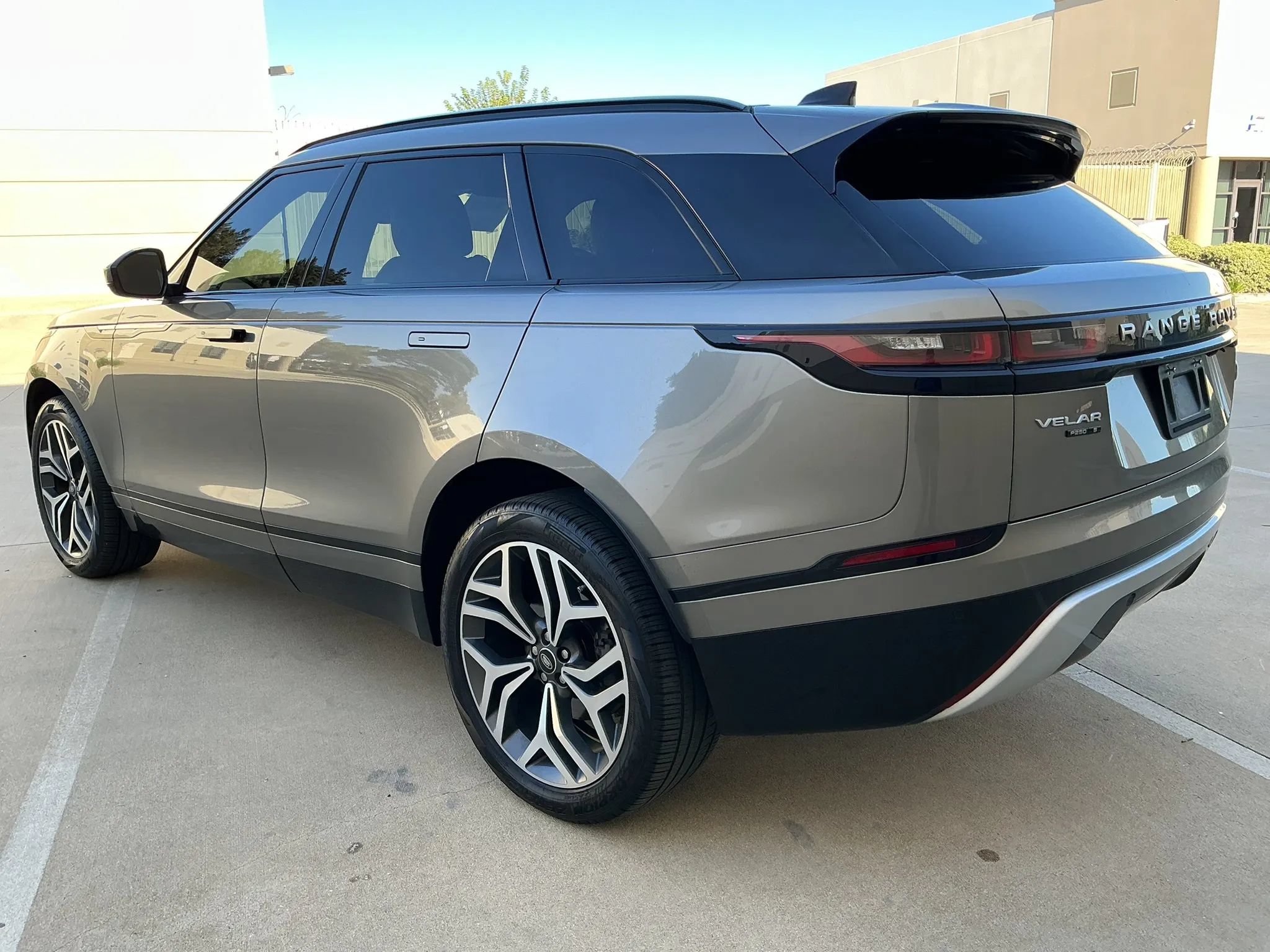 Used 2019 Land Rover Range Rover Velar S AWD/4WD image 7
