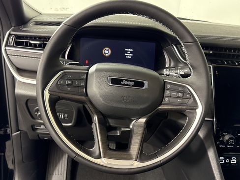 New 2025 Jeep Grand Cherokee Limited image 16