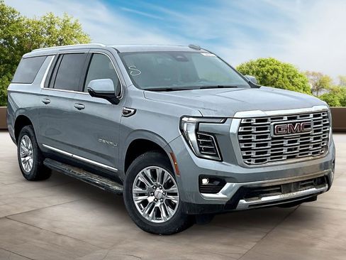 Used 2025 GMC Yukon XL Denali AWD/4WD image 7