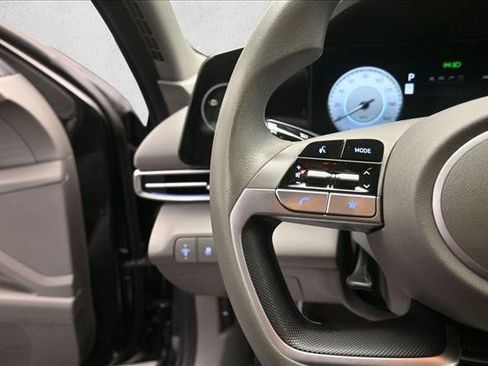 Used 2024 Hyundai Elantra SEL FWD image 16