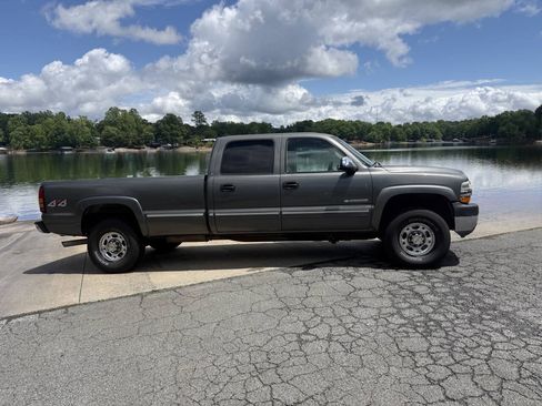 Used 2001 Chevrolet Silverado 2500 LS w/ Off-Road Skid Plate Pkg AWD/4WD image 4