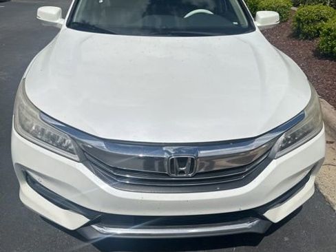 Used 2017 Honda Accord Touring image 1