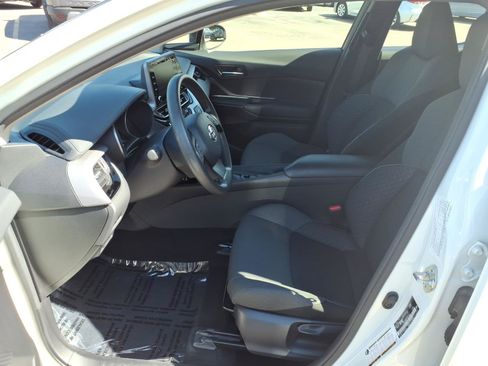 Used 2021 Toyota C-HR LE FWD image 4